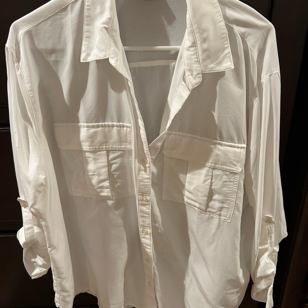 Old Navy White women's blouse, Sz Large.